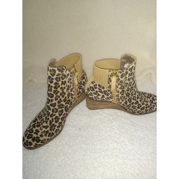 Tom's Leopard Booties, SZ 8.5 - Picture 2 of 5